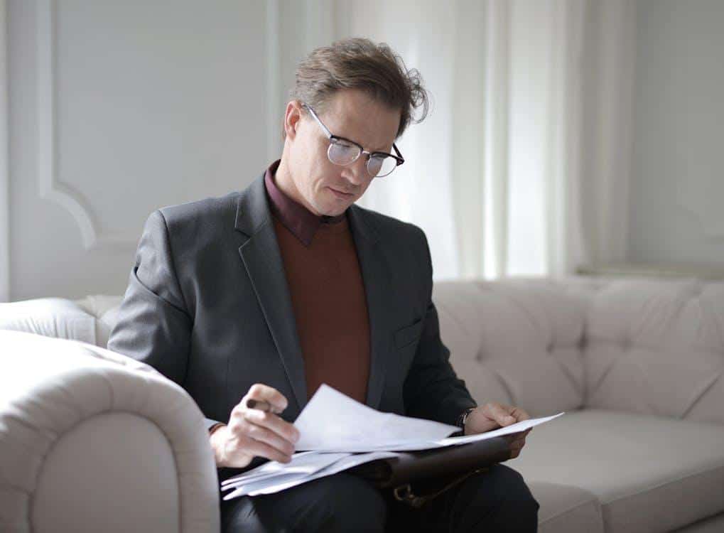 Surgical Errors and Negligence: Some of the Key Considerations with a Medical Malpractice Lawyer 3 Medical Malpractice Lawyer