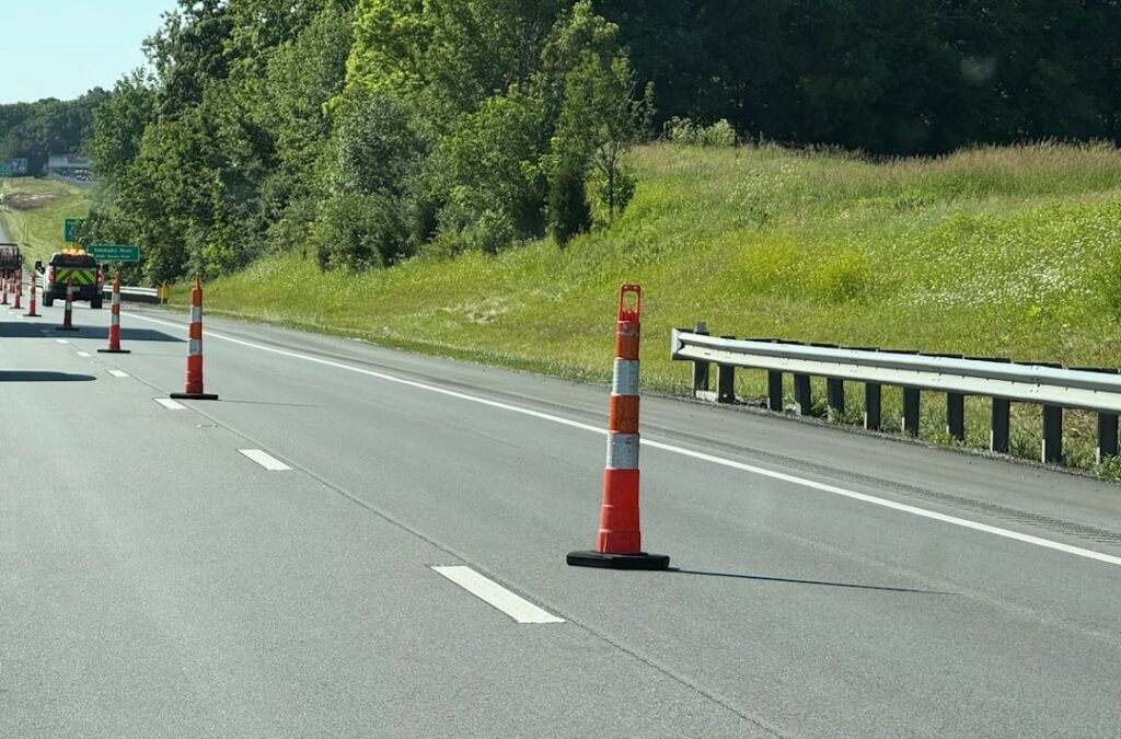 Beginner's Guide to Semi Truck Construction Zone Info 7 semi truck construction zone highway orange cones Houston